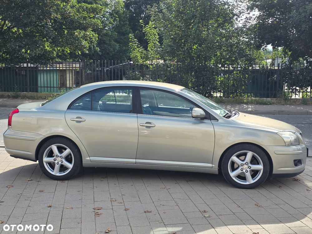 Toyota Avensis 2.2 D-4D Prestige - 4