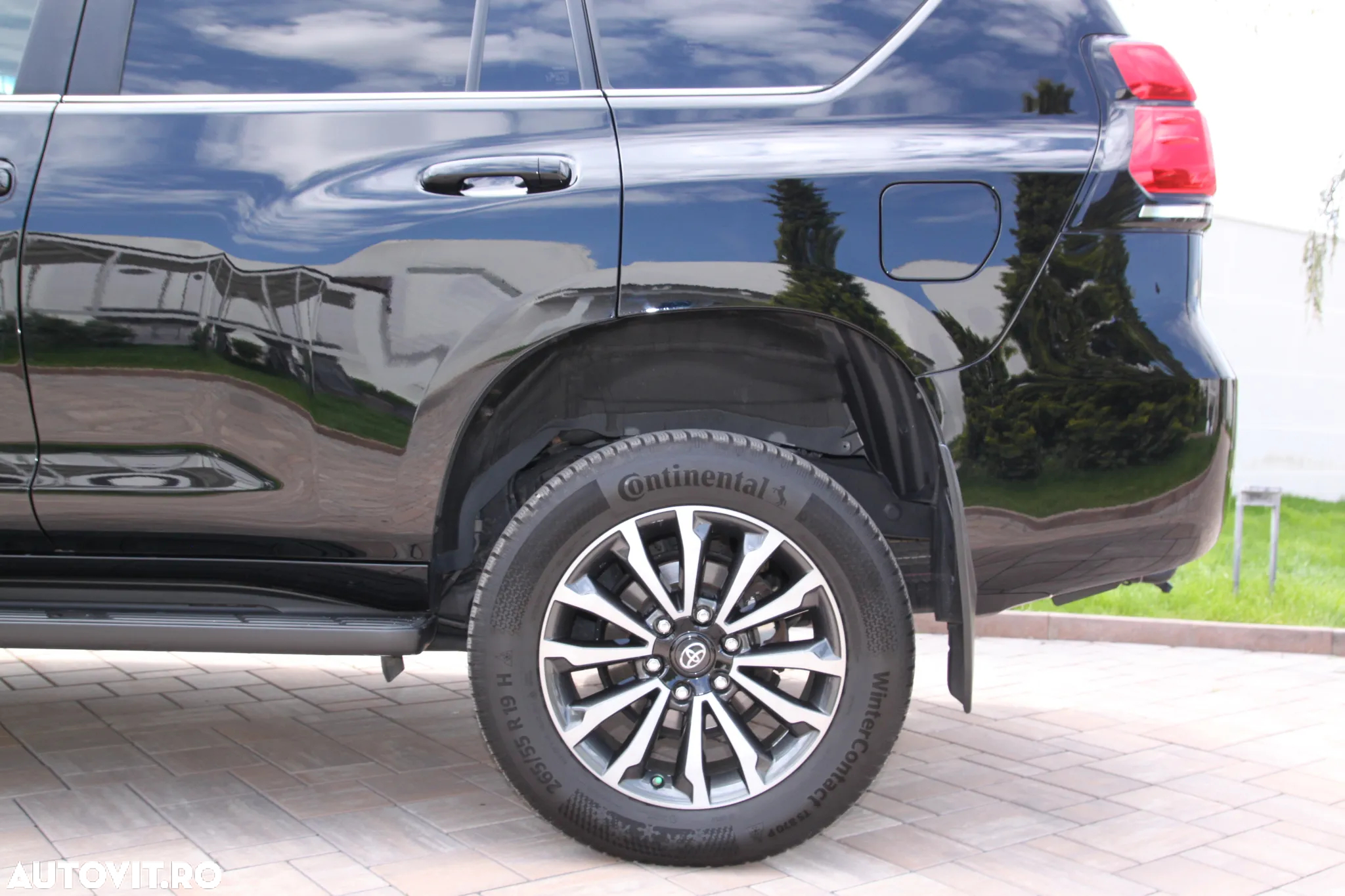 Toyota Land Cruiser 2.8l Turbo D-4D A/T Executive - 8