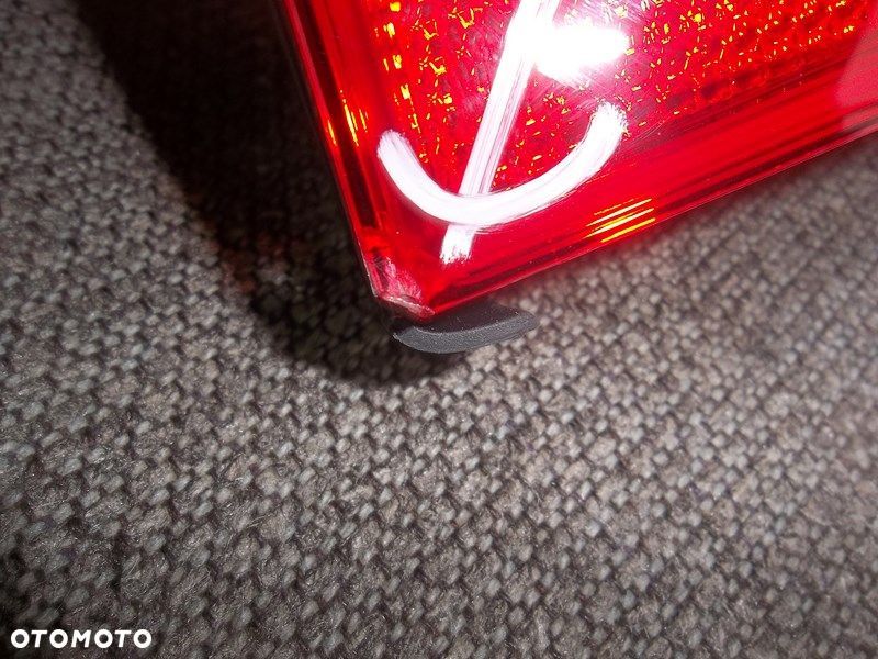 Volkswagen Touran 10r- lampa tył prawa wkład - 2