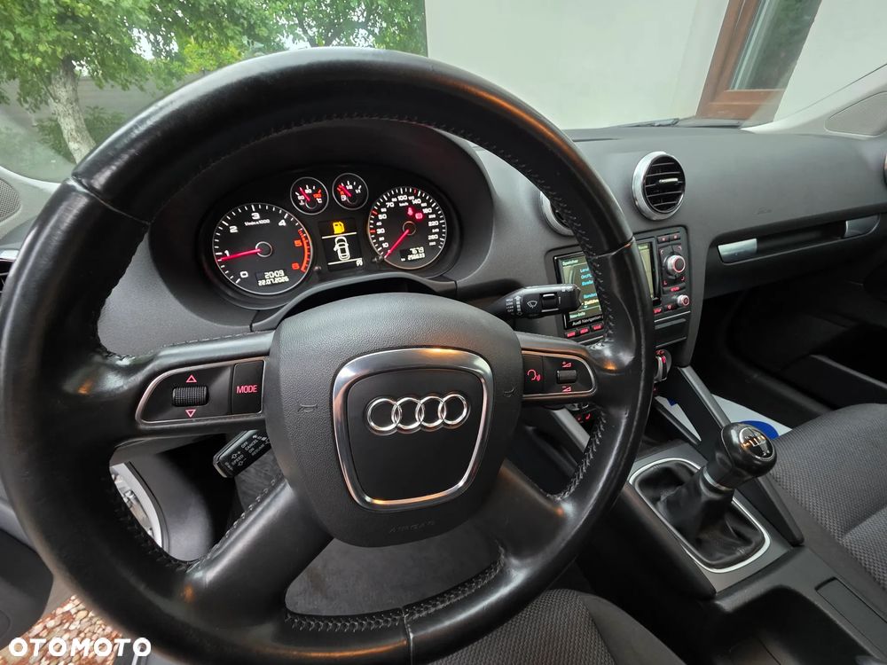 Audi A3 3-drzwiowe 1.6 TDI DPF Ambition - 10