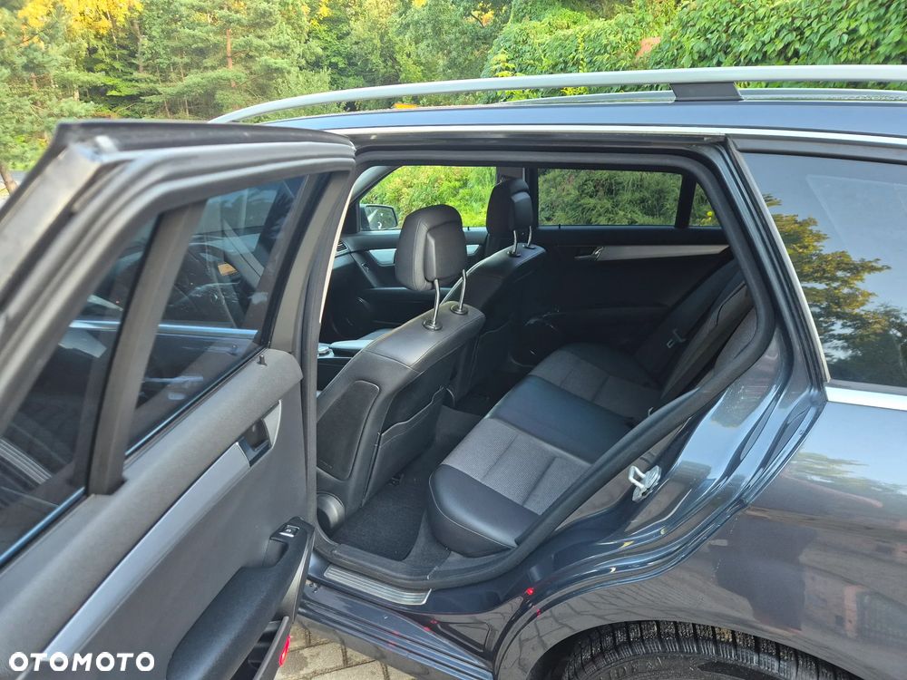 Mercedes-Benz Klasa C 220 CDI DPF Automatik BlueEFFICIENCY Avantgarde - 32