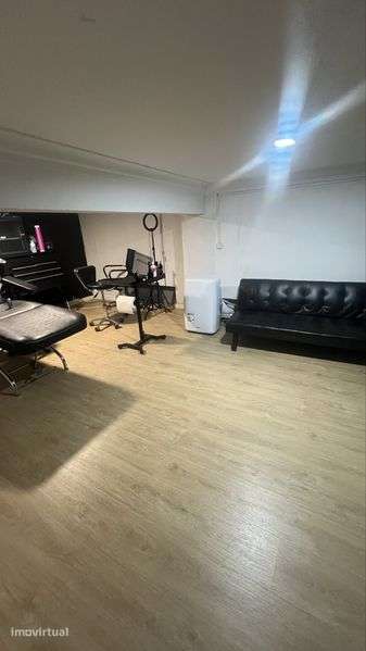 Estudio situado em barbearia segundo andar - Grande imagem: 4/8