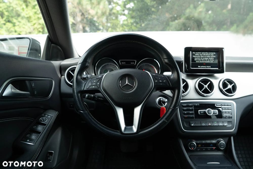 Mercedes-Benz CLA 180 7G-DCT - 15