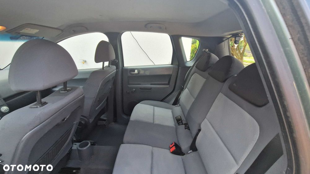 Mitsubishi Colt - 8