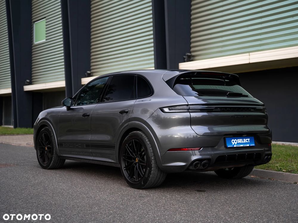 Porsche Cayenne Coupe GTS - 3