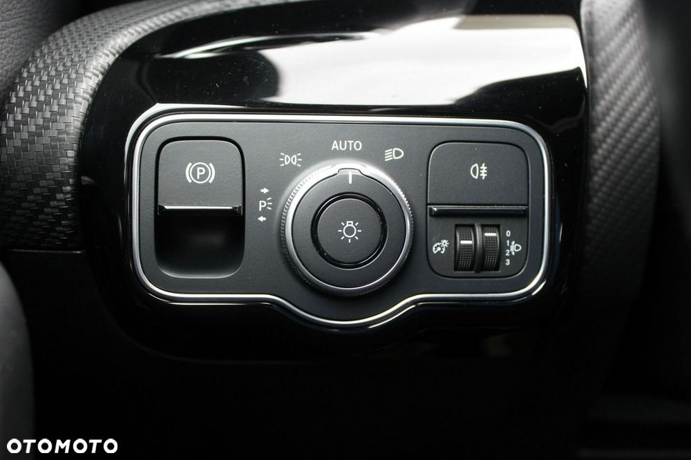 Mercedes-Benz CLA 180 d 8G-DCT - 23