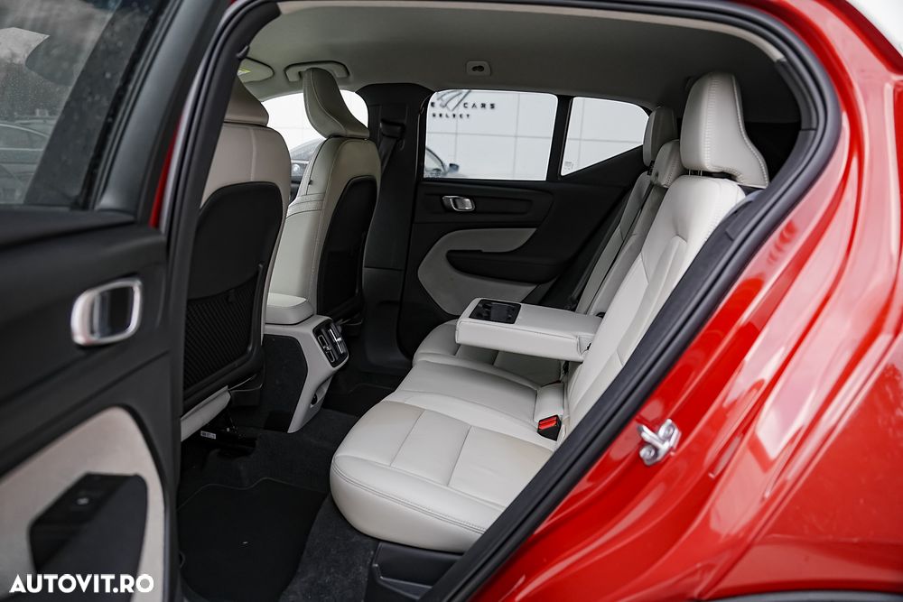 Volvo XC 40 B4 B AWD DKG Momentum Pro - 11