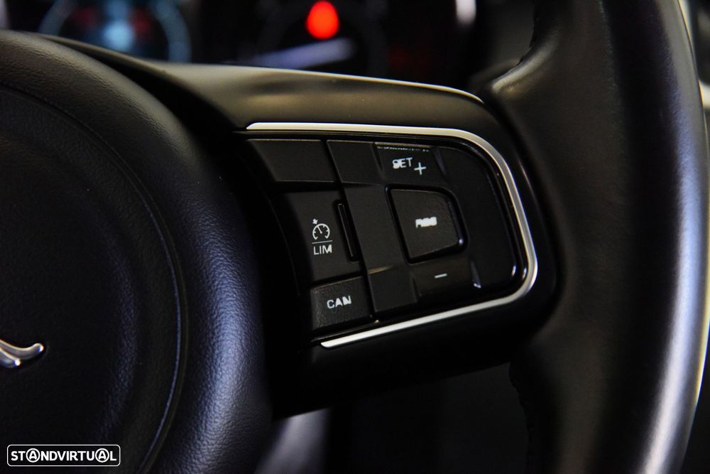 Jaguar E-Pace 2.0 i4D - 16