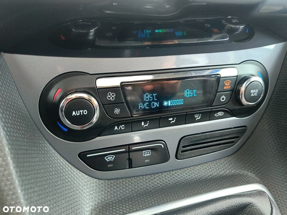 Ford Tourneo Connect Grand - 22