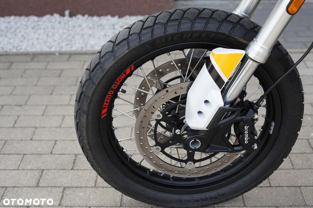 Moto Guzzi V85 - 32