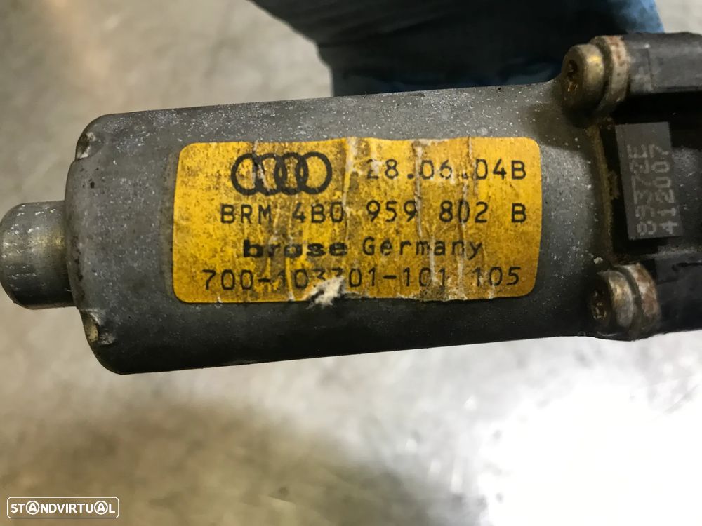 MOTOR DO ELEVADOR DO VIDRO AUDI A6 C5 97-05 - TRAS ESQUERDO / TRAS DIREITO 4B0959801B 4B0959802B - 8