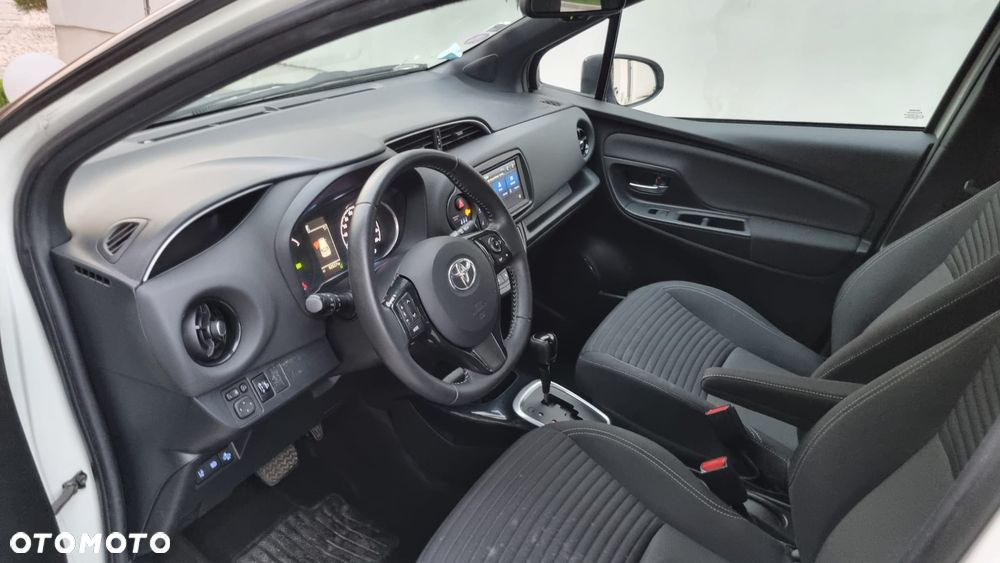 Toyota Yaris Hybrid 100 Selection Platinum - 9