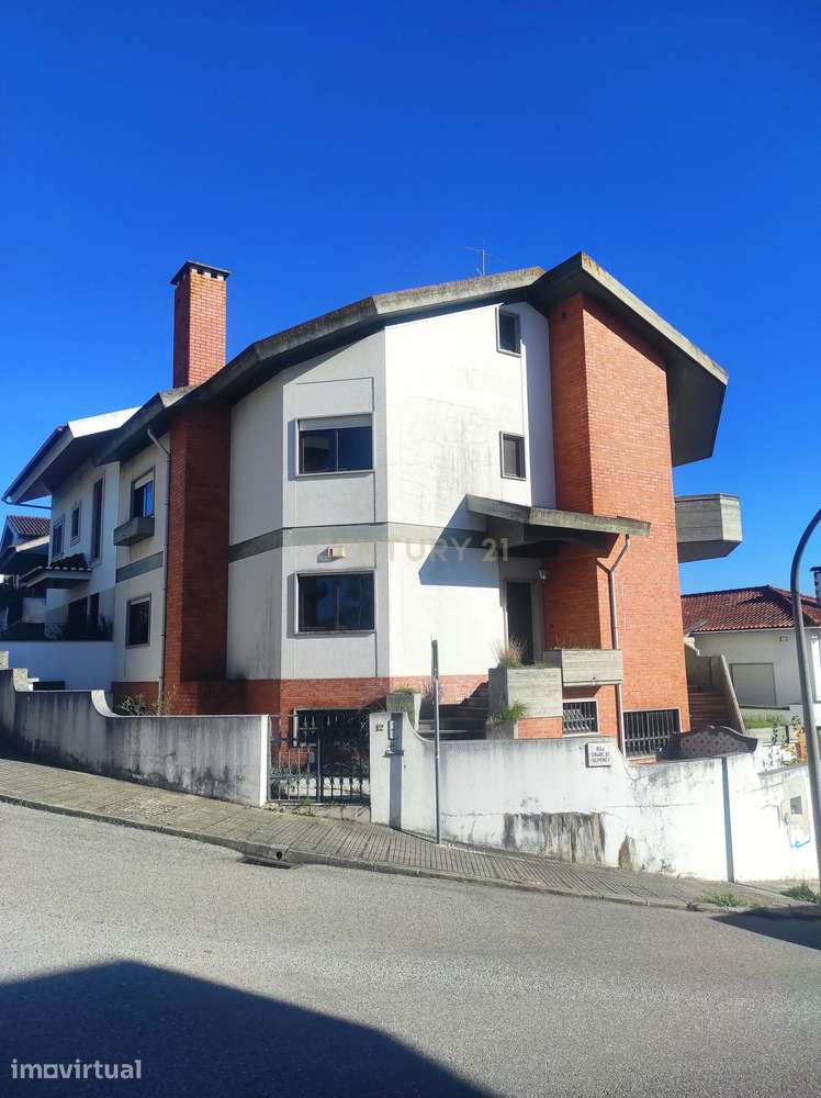 Moradia com grande potencial no centro de Leiria - Grande imagem: 2/18
