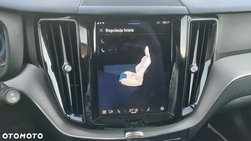 Volvo XC 60 B4 D Plus Dark - 29