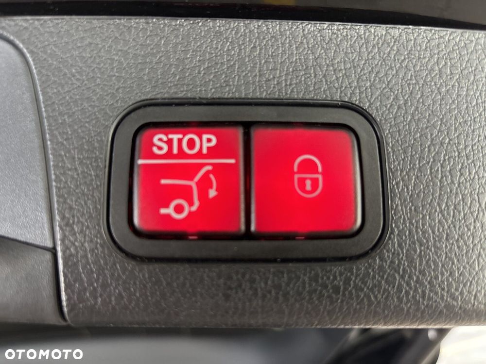 Mercedes-Benz GLB 200 4-Matic AMG Line 8G-DCT - 27