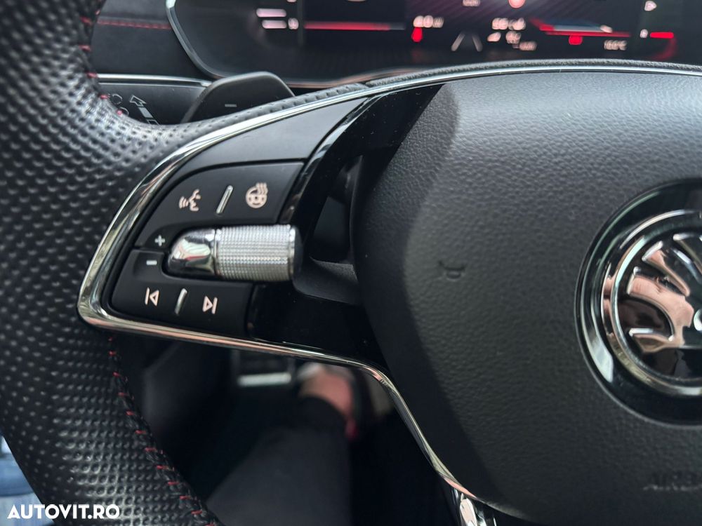 Skoda Octavia 2.0 TDI DSG RS - 16