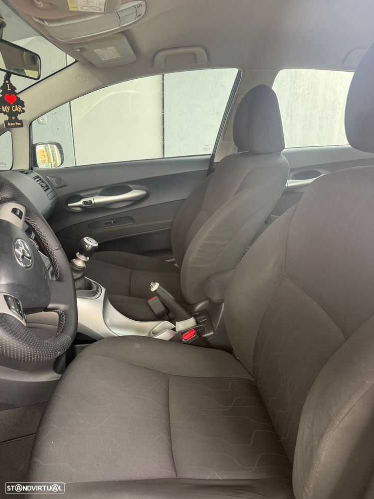 Toyota Auris 1.4 D-4D AC - 17