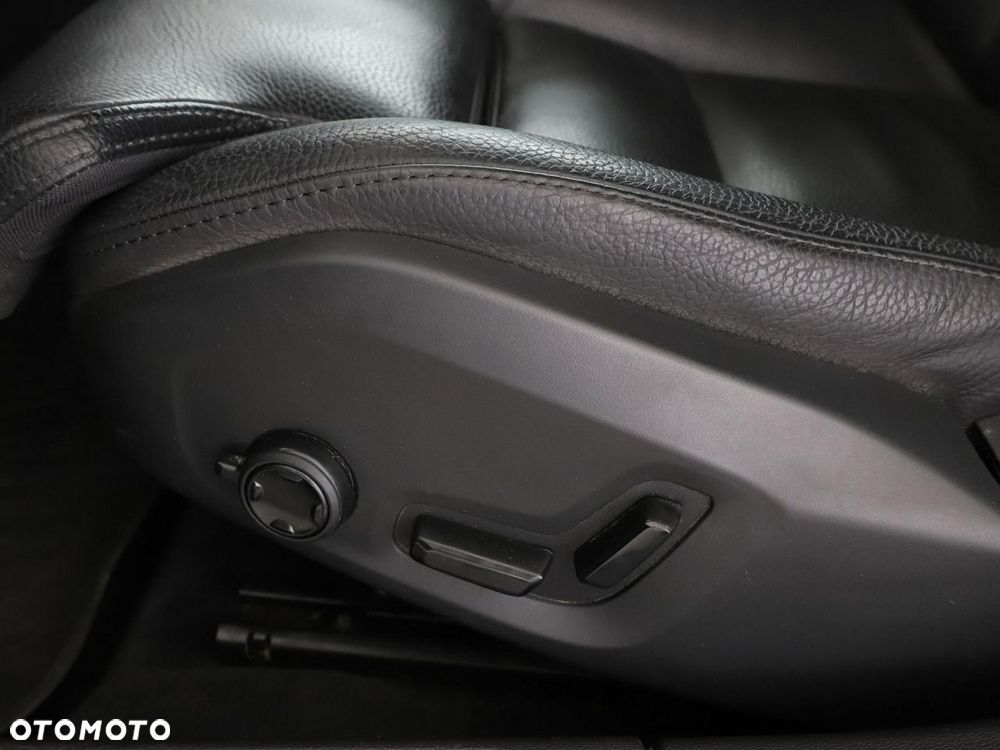 Volvo V60 B4 D Plus Dark - 36