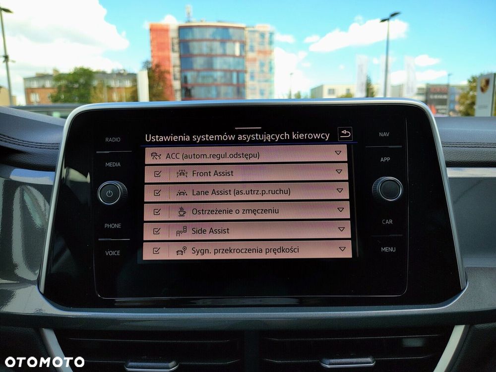 Volkswagen T-Roc - 16