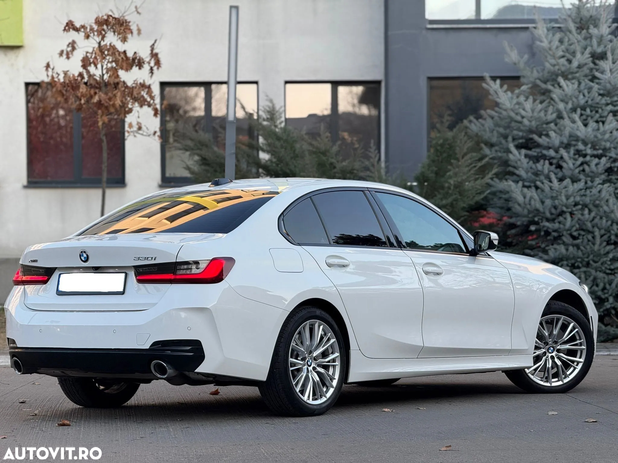 BMW Seria 3 330i xDrive AT - 10