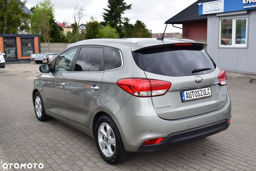 Kia Carens - 8