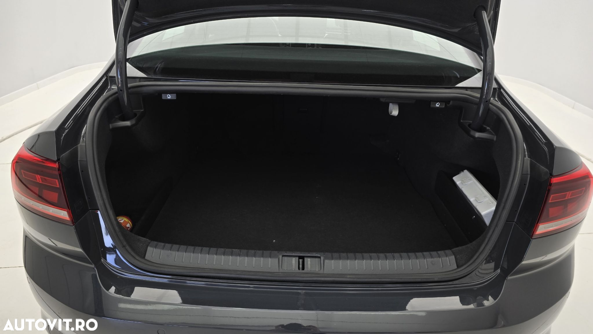 Volkswagen Passat - 25