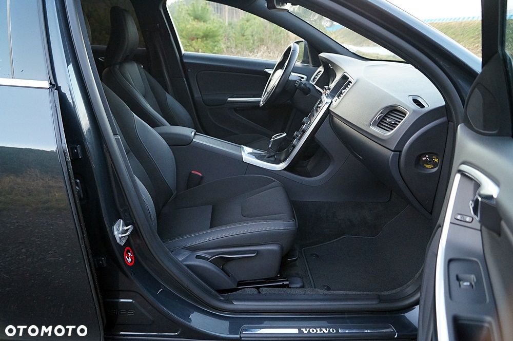 Volvo V60 D4 Geartronic Summum - 24