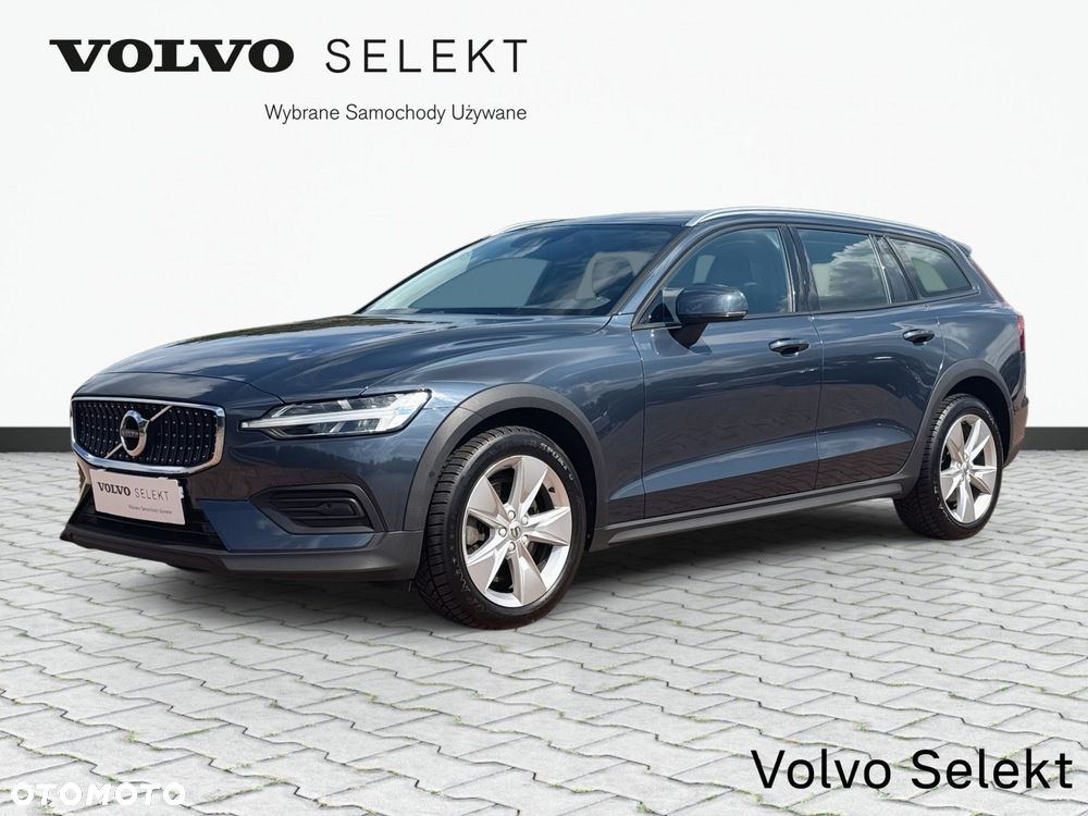 Volvo V60 Cross Country - 1