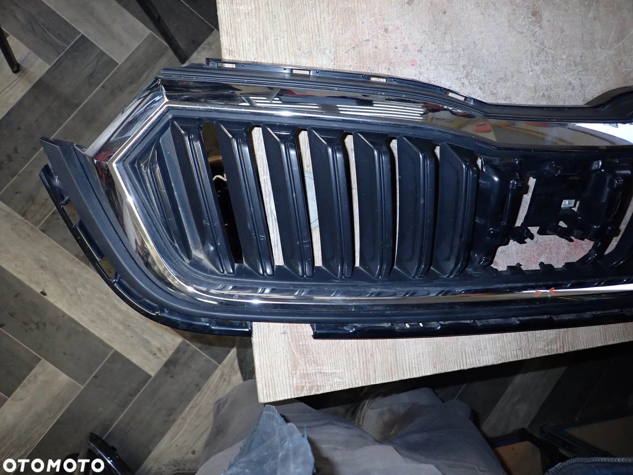 SKODA OCTAVIA IV GRILL ATRAPA - 2