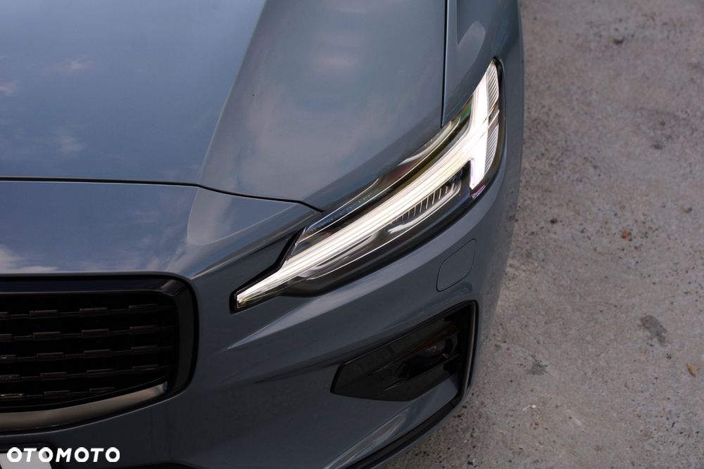 Volvo V60 B4 B R-Design - 25