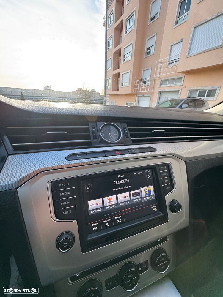 VW Passat Variant 2.0 TDi Confortline - 11