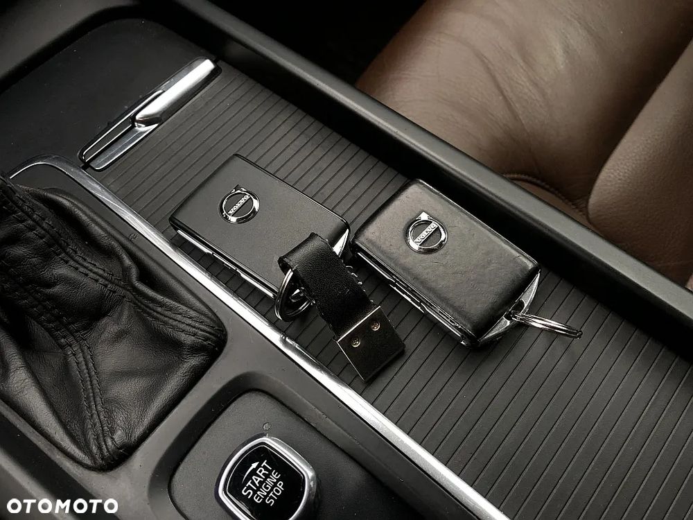 Volvo XC 60 T5 AWD Momentum Pro - 38