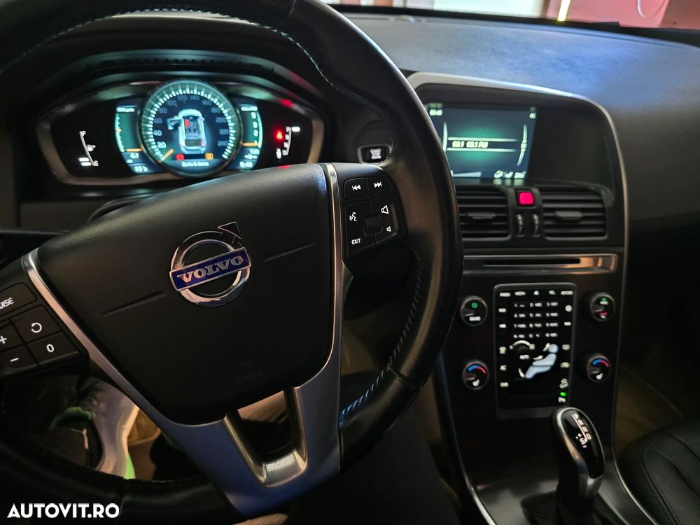 Volvo XC 60 D5 AWD Summum - 2