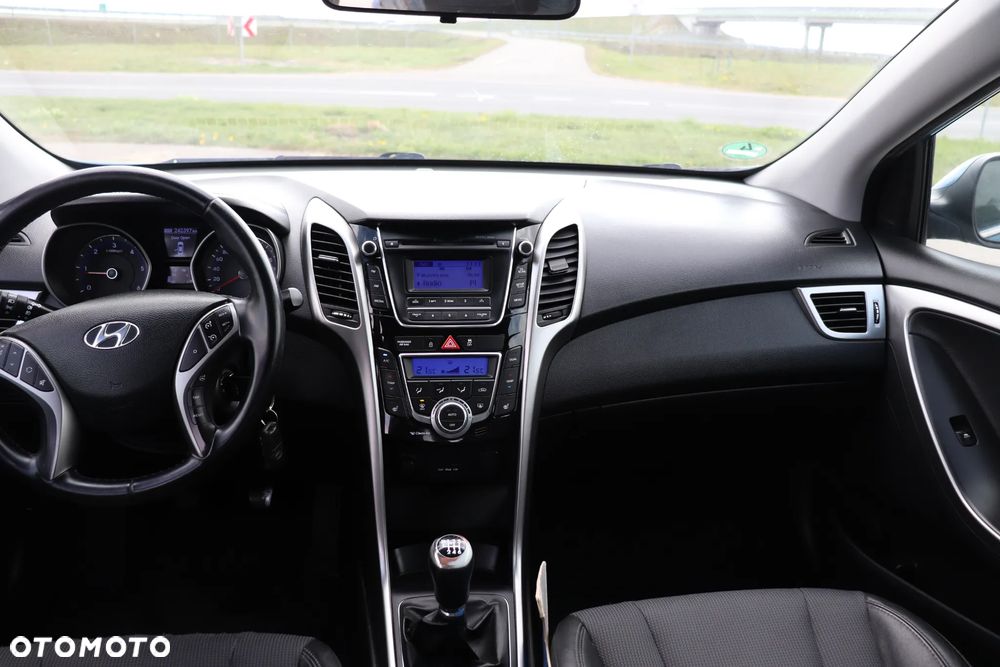 Hyundai i30 i30cw 1.6 CRDi Intro Edition - 13