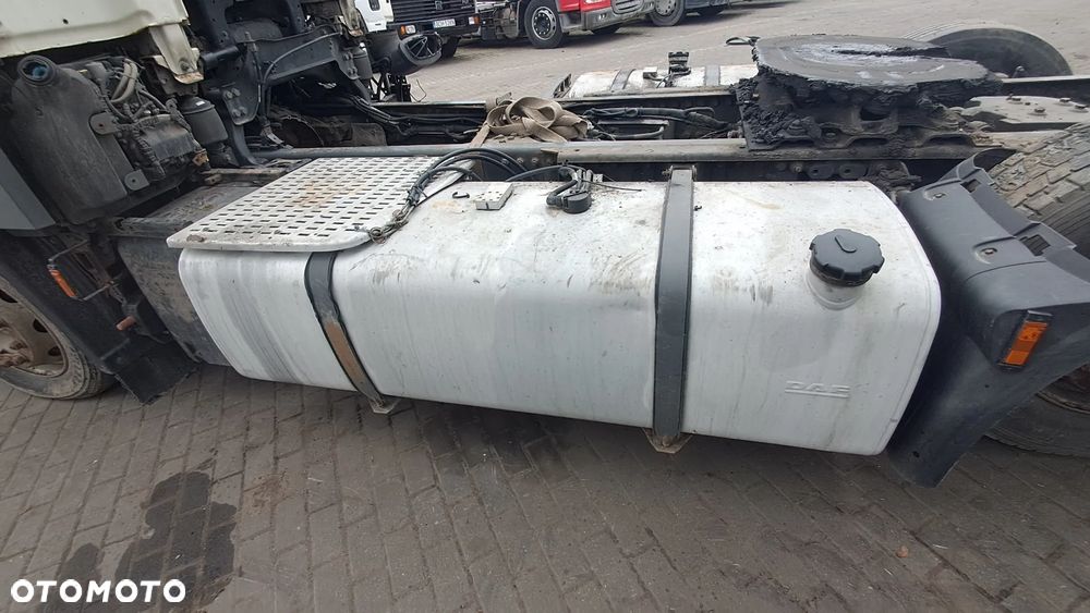Daf 106  mega zbiornik paliwa low deck 690L - 2