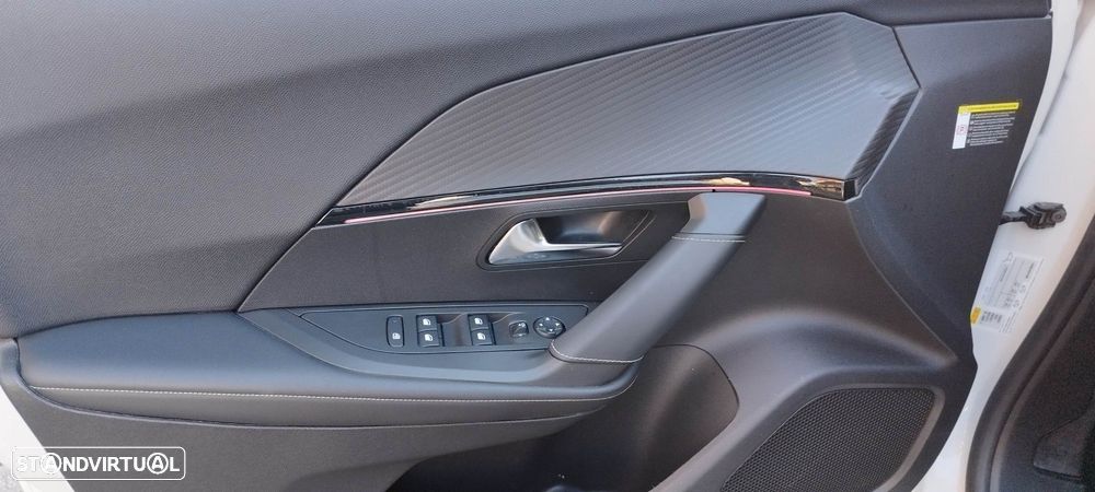 Peugeot e-2008 50 kWh GT - 30