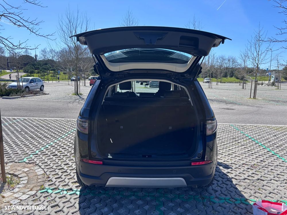 Land Rover Discovery Sport P300e SE - 11