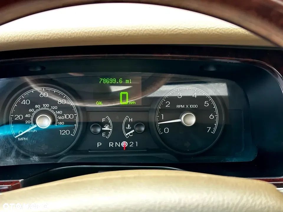 Lincoln Town Car - 23