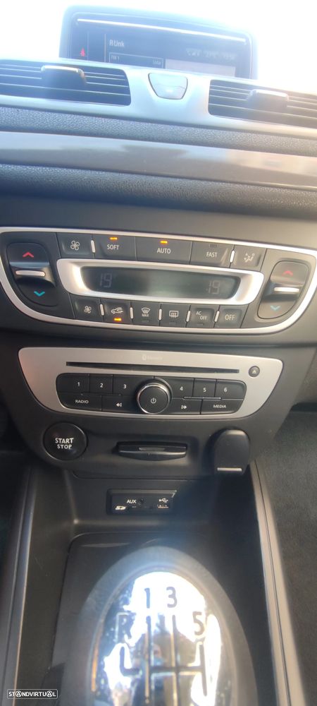 Renault Mégane Sport Tourer ver-1-5-dci-zen-eco - 12