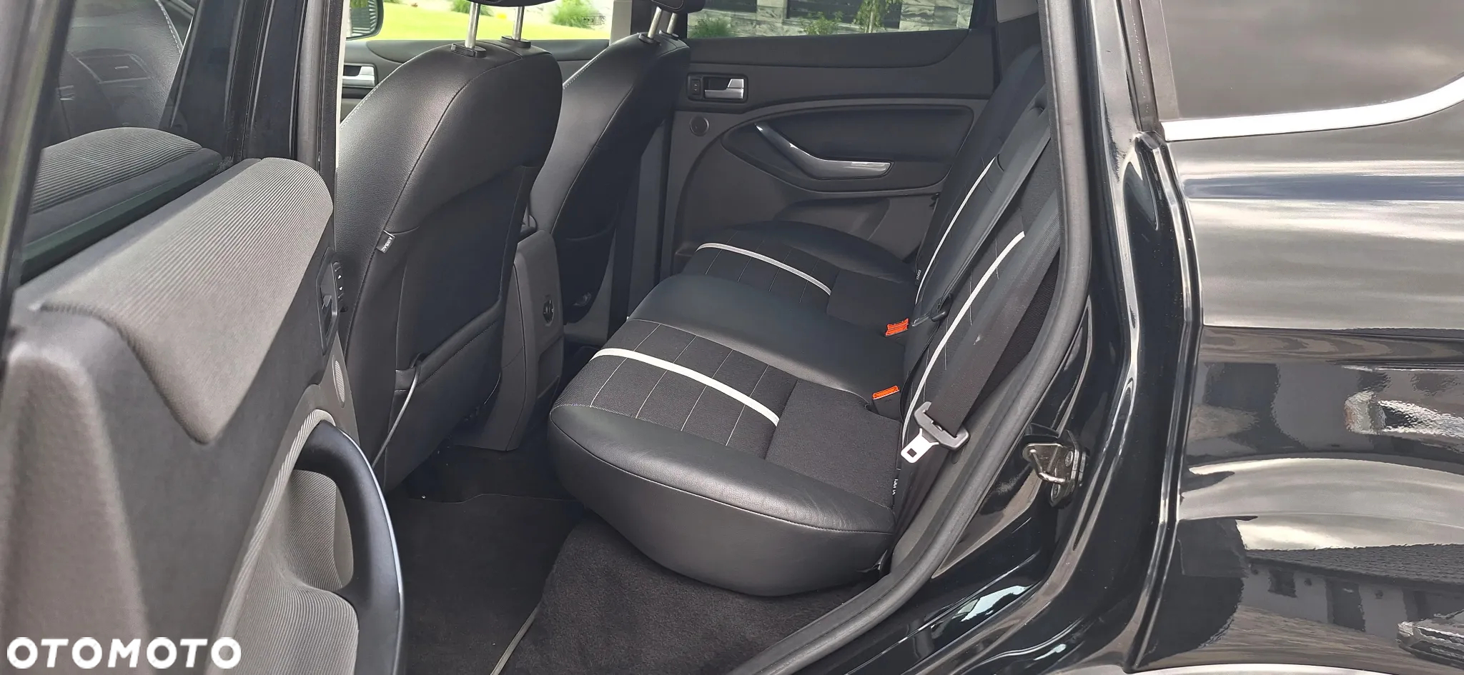 Ford Kuga 2.0 TDCi 2x4 Titanium - 16