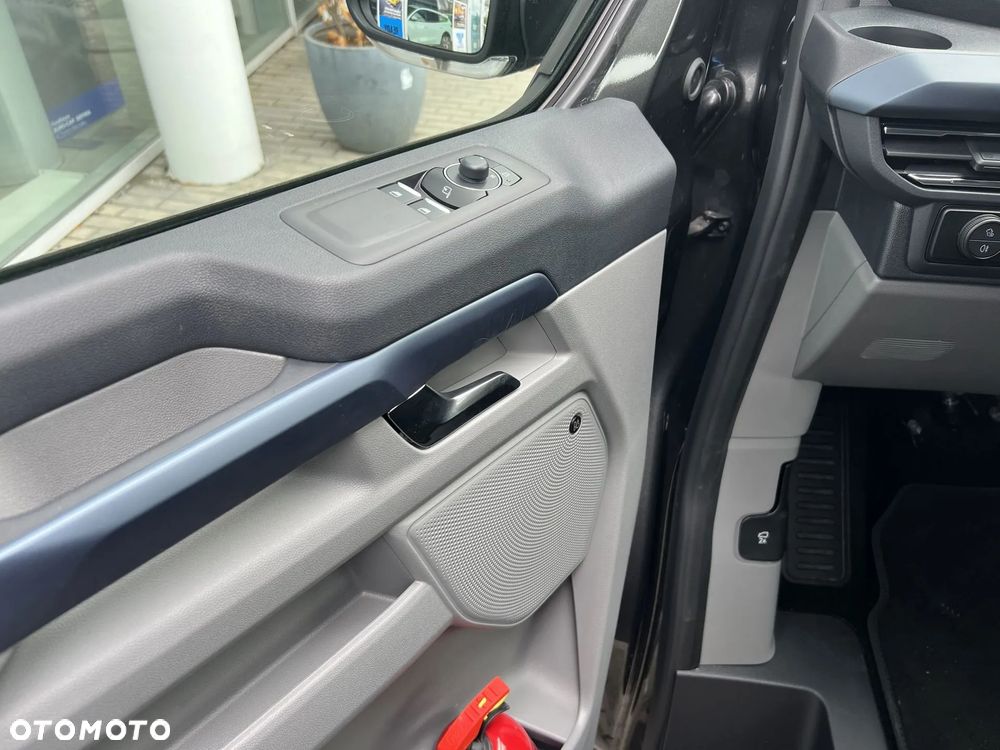 Ford Tourneo Custom - 11