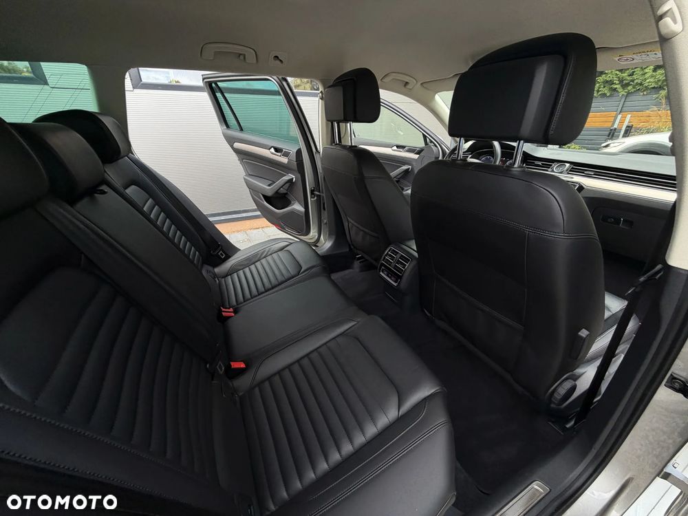 Volkswagen Passat Variant 2.0 TDI SCR 4Motion DSG Highline - 17