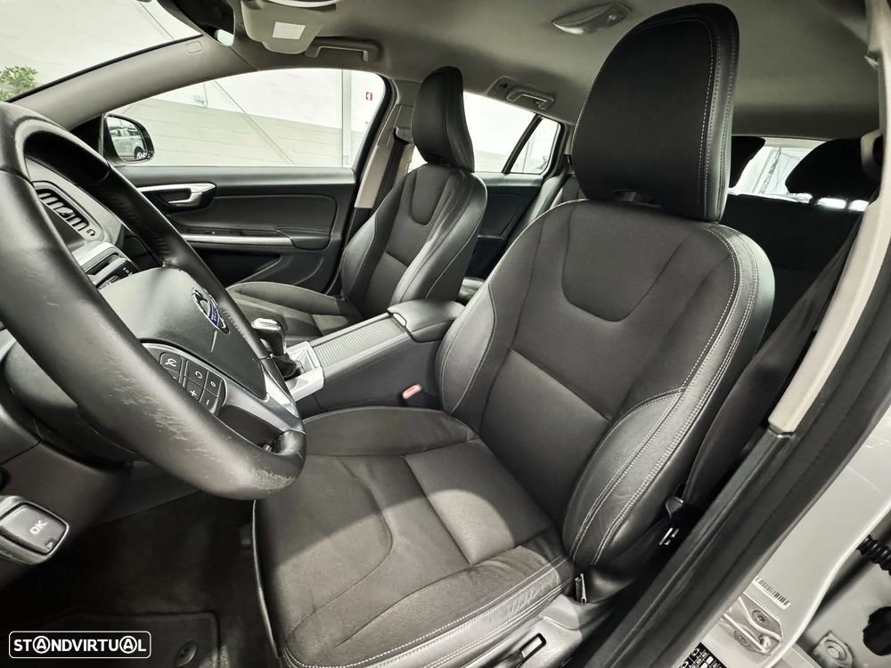 Volvo V60 Cross Country 2.0 D3 Summum - 18