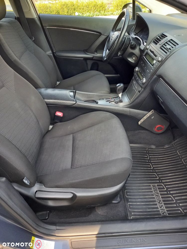 Toyota Avensis - 24