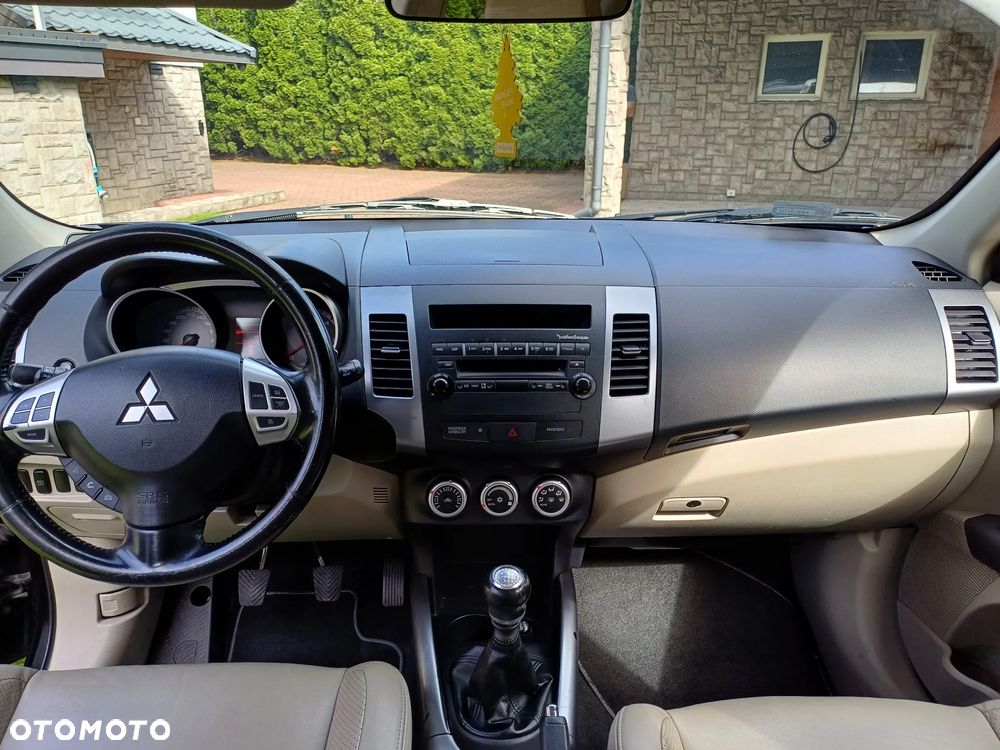Mitsubishi Outlander 2.0 DID Intense + - 16