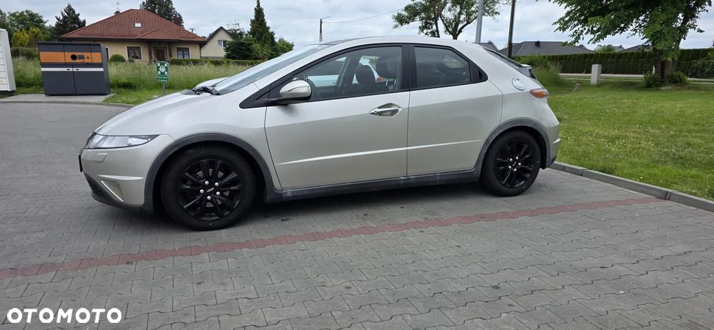 Honda Civic 1.8 Executive NAVI - 4