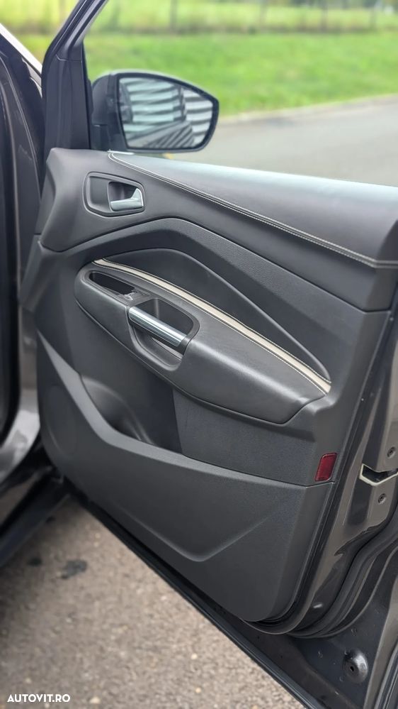 Ford Kuga 2.0 TDCi 4x4 Aut. Vignale - 23