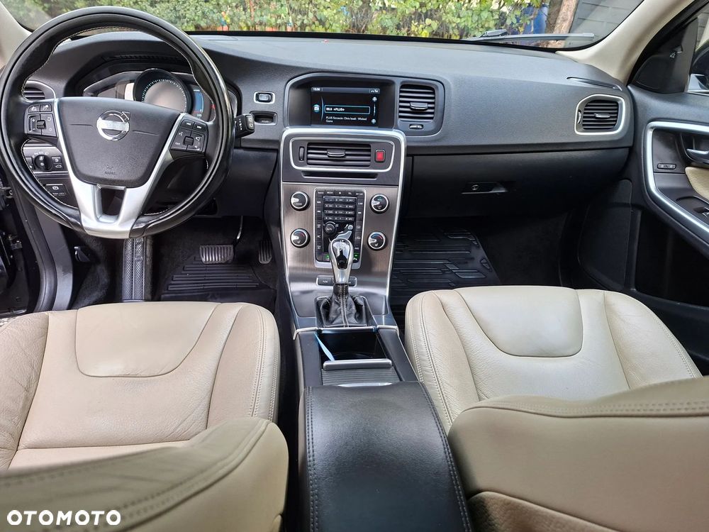 Volvo V60 D6 AWD Plug-in Hybrid R-Design Summum - 19