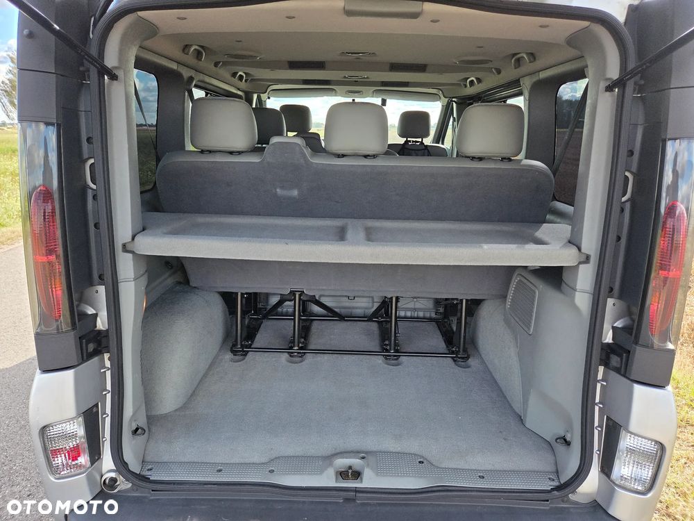 Renault Trafic Passenger - 9