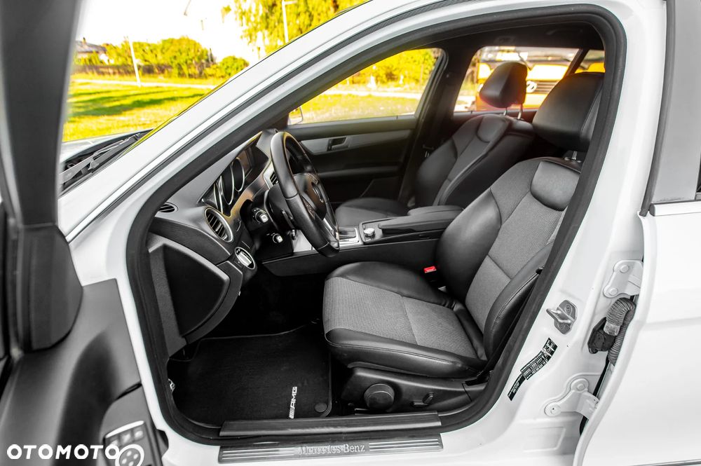 Mercedes-Benz Klasa C 250 CDI 4Matic 7G-TRONIC Avantgarde Edition - 6